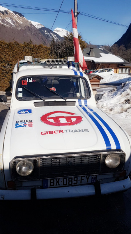 Clémence Trombert, salariée de GIBERTTRANS, participe au 4L Trophy